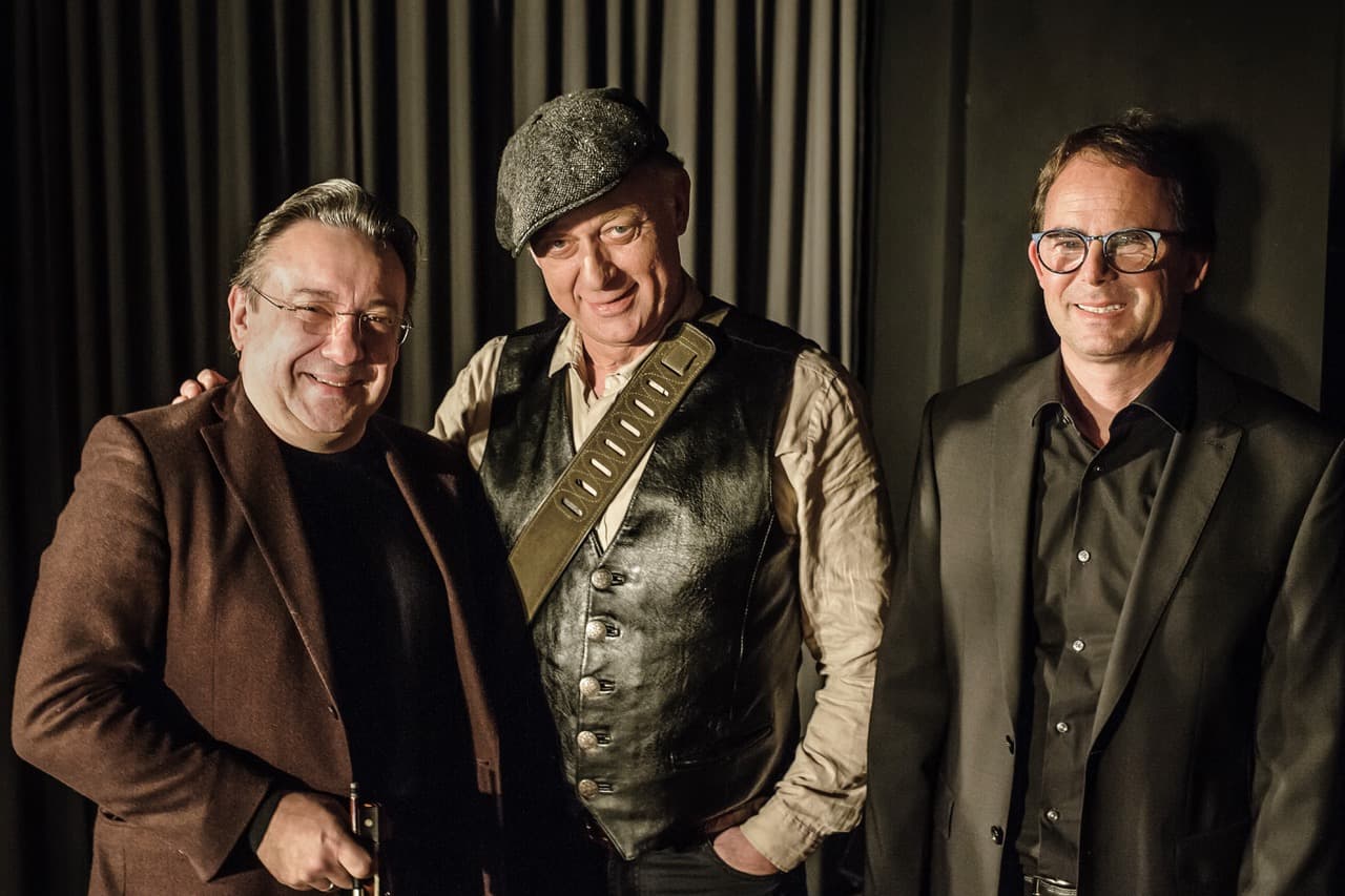 Florian Schneider Trio: Chröt im Haber und Chrähien im Chorn